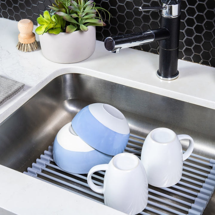 Multi-Purpose Roll-Up Rack As A Sink Protector